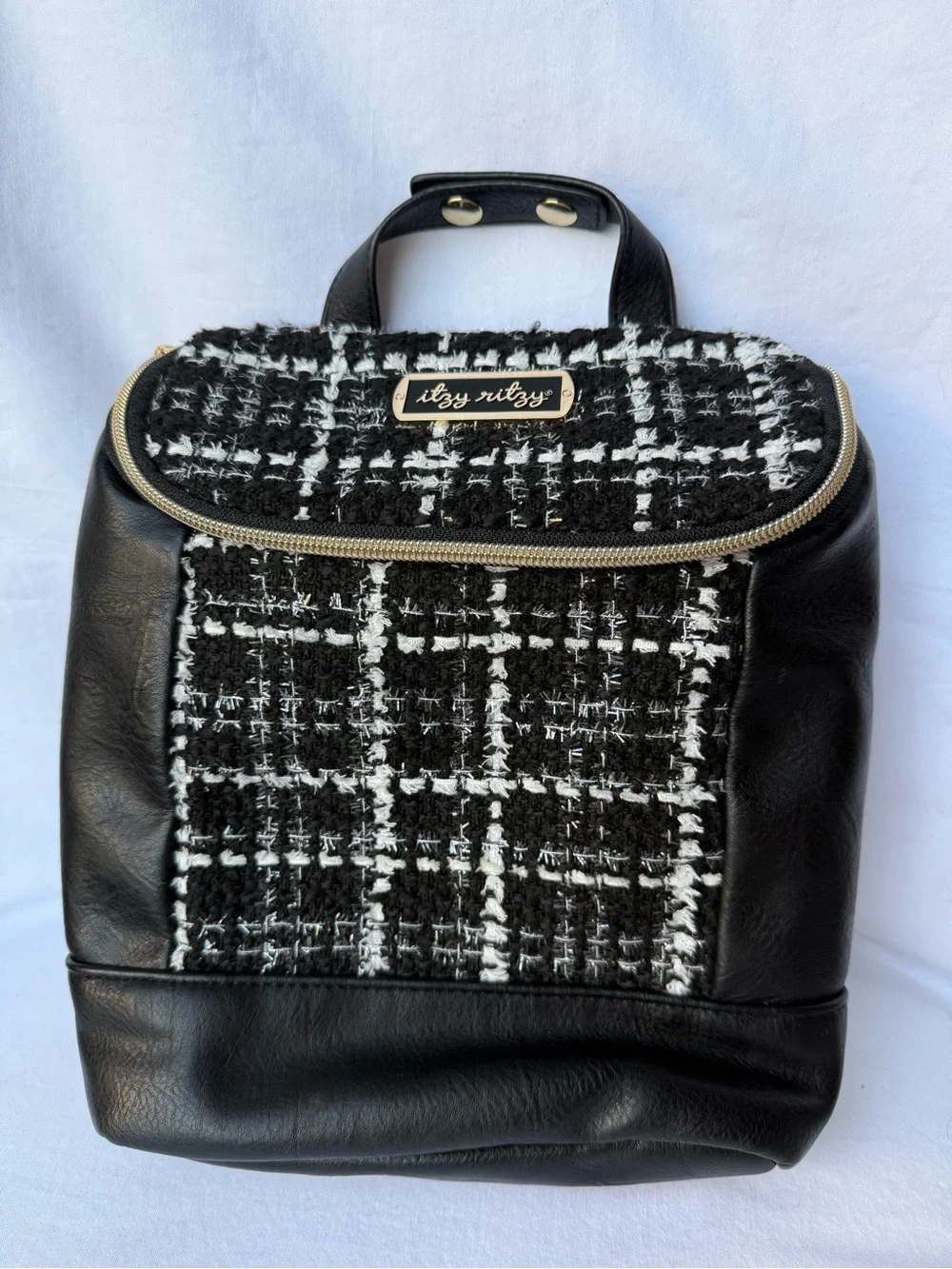 Itzy Ritzy chic black